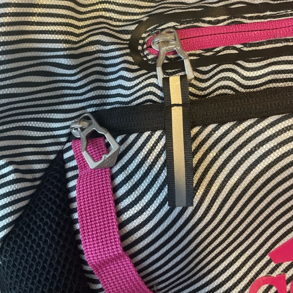 Adidas women’s drawstring bag. - Picture 6 of 6